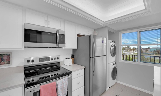 South Island Copropriété | 2B/2B Fairview Isles Condo, Walk to Beach, Heated Pool!