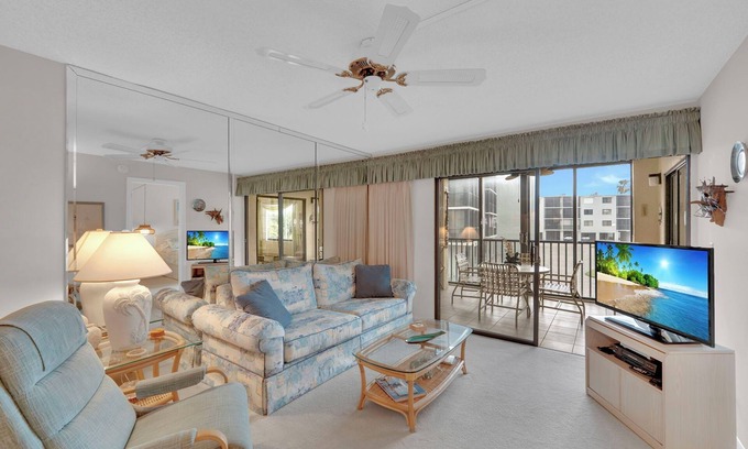 South Island Copropriété | 2B/2B Fairview Isles 123 Condo, Walk to Beach, Heated Pool!