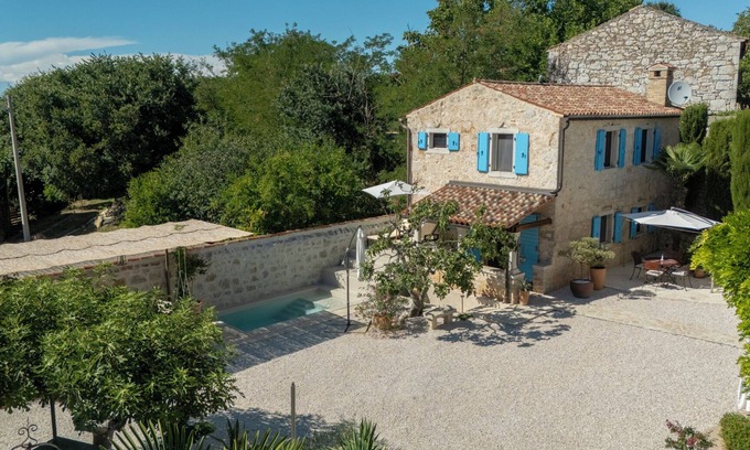 Flengi Maison | 2B Family Vacation Home. Welcoming village location. Perfect for holidays!