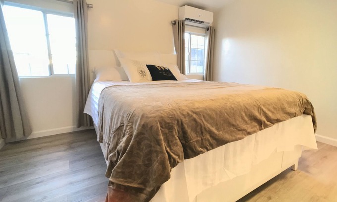 Arcadia Maison | Cottage 2b2ba avec cour à Arcadia, 30 minutes à DTLA (AC, buanderie et parking)
