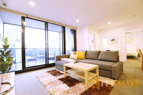 Phillip Appartement | 2bd 2bth - Chic Apt in Woden CBD