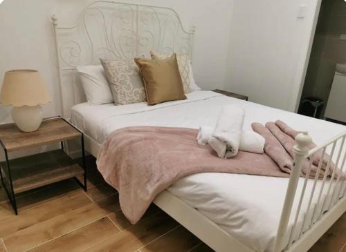 Hornsby Maison | 2bd 2bth Modern House close 2Train&Westfield