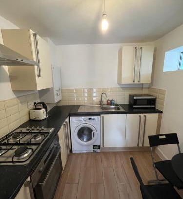 Custom House Appartement | 2BD Apt East London Sleeps 7!