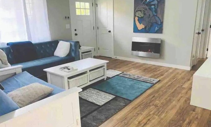 Lents Maison | 2BD modern unit downtown Lents in Portland.