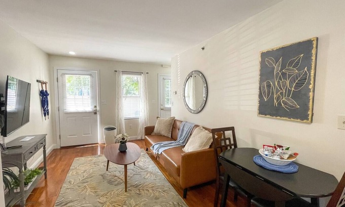 Riverside Appartement | 2Bed, 1.5Bath, Multi-Level Townhouse, Sleeps 6