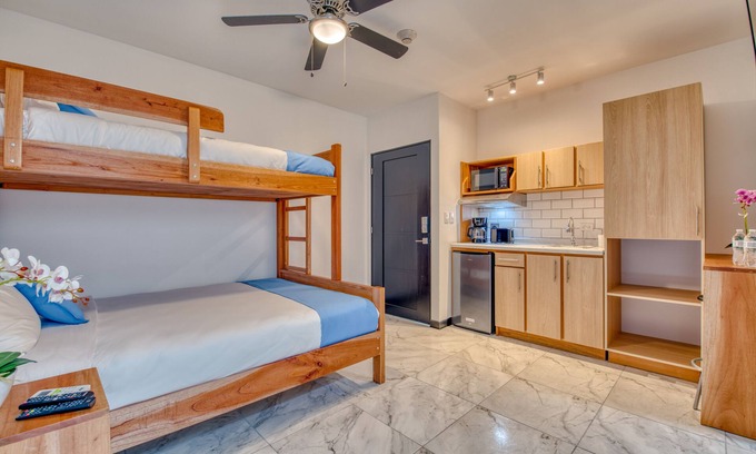 Dolorosa Appartement | 2Bed/1Bath Apartment with Patio in San Jose Center!