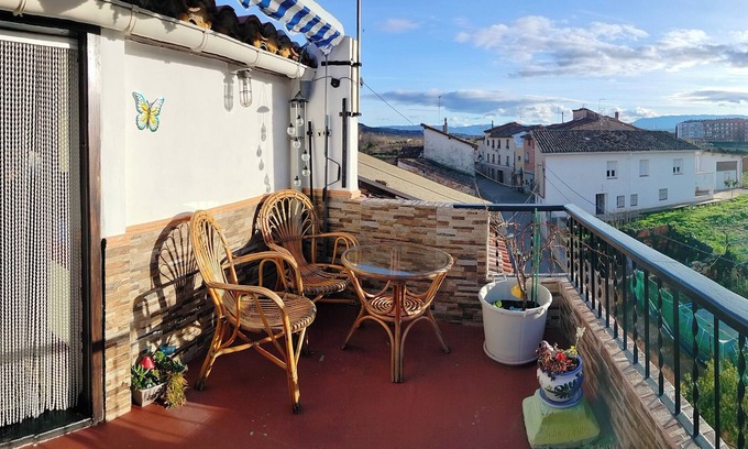 Fuenmayor Maison | 2Bed Traditional Apt - Private Balcony - Fuenmayor
