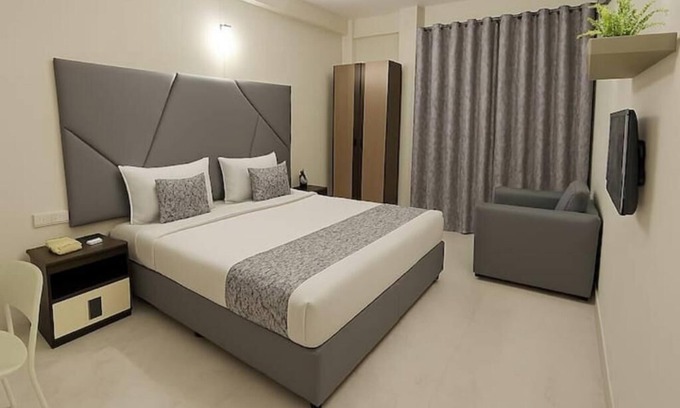 Hiranandani Gardens Appartement | 2bhk serviced apartment at powai