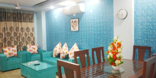 Saket Appartement | 2BHK Short Stay Apartment walking Max Saket (LIFT +Kitchen+Parking+3 nights min stay)