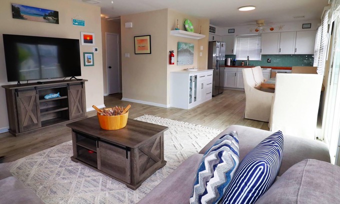 Southend Copropriété | 2BR 1.5BA Top Floor Condo with Tesla/EV Charger Brigantine
