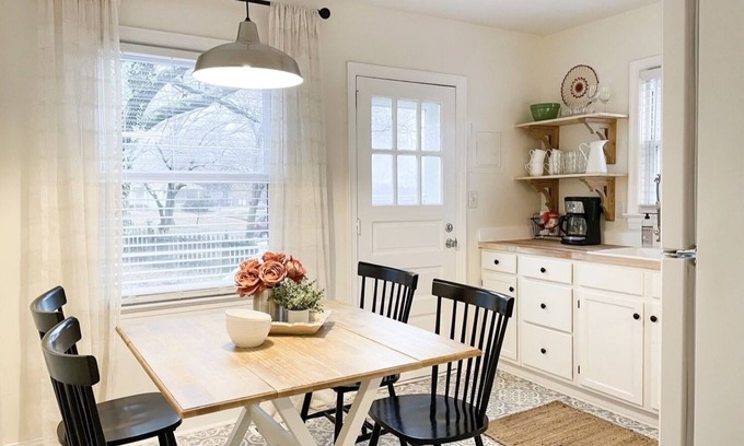 Greensboro Maison | 2BR 1BA Furnished House King Bed Long Stays & Pets OK