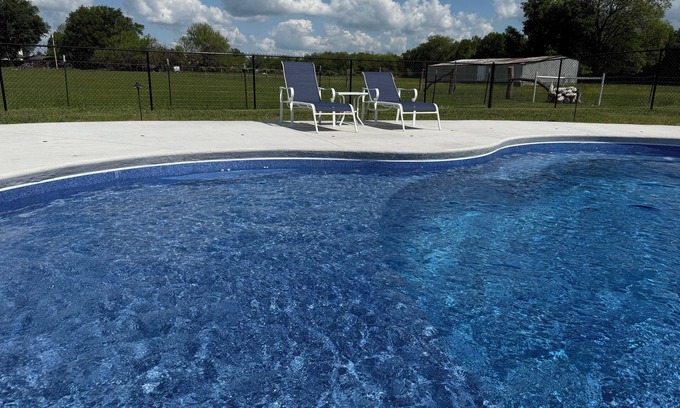 Joplin Maison | Brand New Guest Suite! 2BR, 1BA. Hot Tub Year Round, Seasonal Heated Pool!