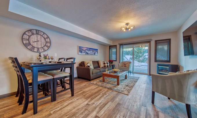 Fairways Chalet De Ski | 2BR/1BA Suite: Ski In / Hot Tub / Amazing Views!