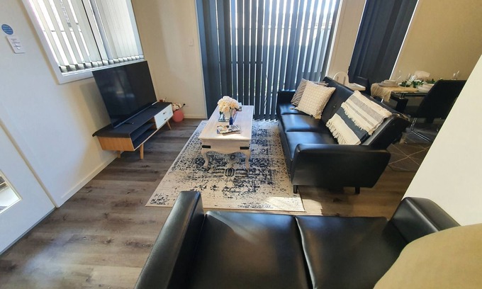 Oran Park Appartement | 2BR| 1Bath| Brand new |Entire Home @ Oran Park| Free Parking|Free WiFi|