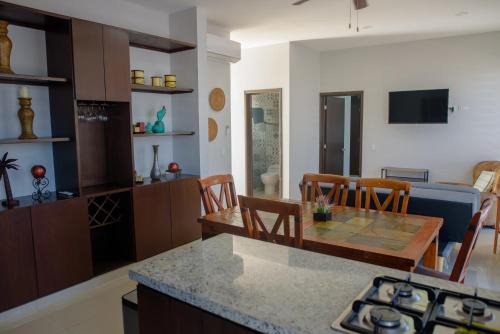 Ferrocarrilera Appartement | 2br/2ba Condo 1 block to ocean! - Unit 6