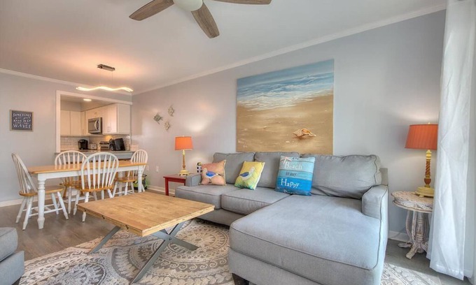 Caswell Beach Copropriété | 2BR/2BA Condo - Ocean View, Walk to Beach, Seasonal Pool, Sleeps 5