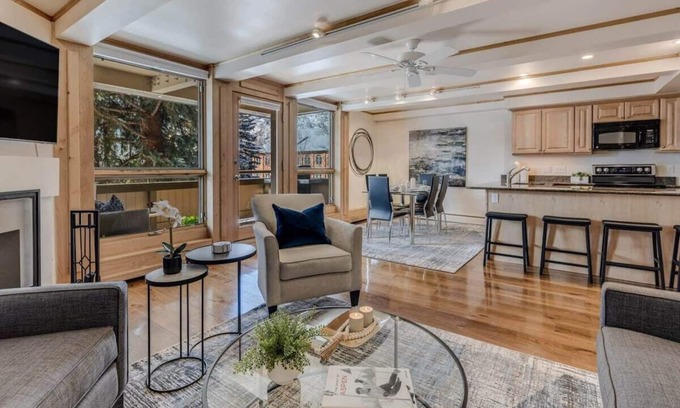 Aspen Appartement | 2BR, 2BA Condo, Walk to Gondola and Shops!