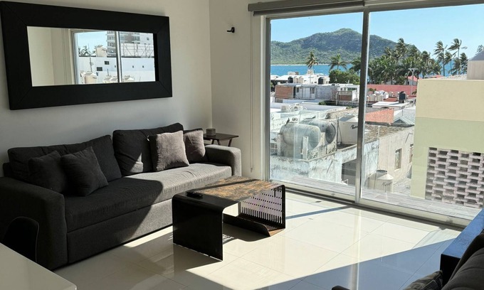 Las Gaviotas Appartement | 2BR- 2BA Golden Zone penthouse 300meter to Beach + Malecon ocean + island view