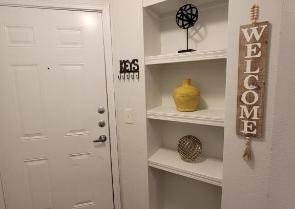 West Arlington Appartement | 2BR 2BA w attached garage minutes FROM OUTLET SHOPPING SIXFLAGS HURRICANE HARBOR TEXAS LIVE AT&T stadium!