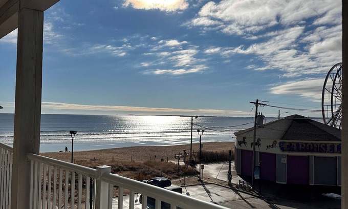 Old Orchard Beach Copropriété | 2BR 2Bath Beachfront condo with amazing views in heart of Old Orchard Beach