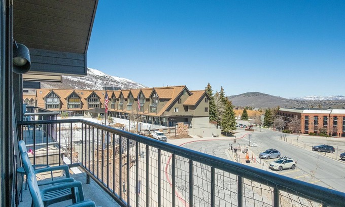 North Park City Copropriété | 2BR 3BA True Ski in Ski out Condo at Park City......at the base of Mountain!