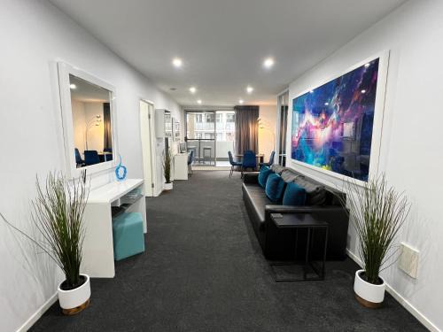 Gungahlin Appartement | 2BR Apt Gungahlin Square Luxe Super Central Wifi Wine Secure Parking