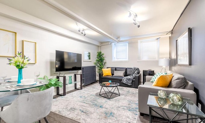 Hamilton Appartement | 2BR Apt with Netflix- In the Heart of DT Hamilton