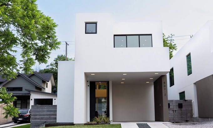 Galindo Maison | 2BR Austin Oasis: Downtown Views + EV Charging