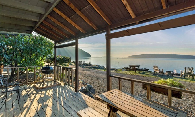 West Beach Cabine | 2BR Cabin on spectacular sand and pebble beach with epic sunsets!