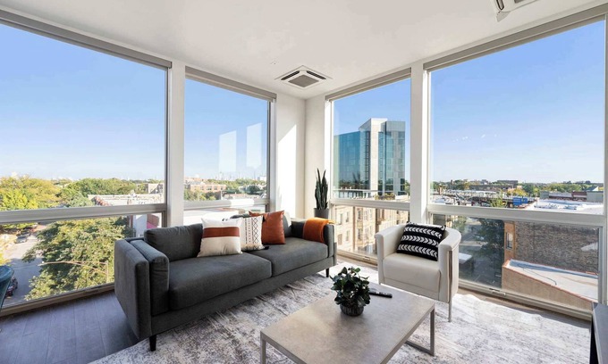 Palmer Square Appartement | 2BR City Loft Amazing Glass Views