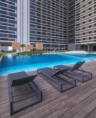Pinang Appartement | 2BR Collins Art Deco W Pool