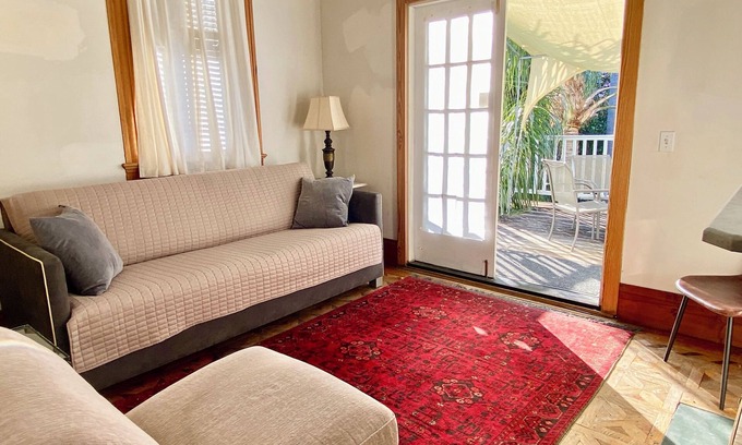 Faubourg Marigny Appartement | 2BR comfort Marigny Triangle, Balcony!