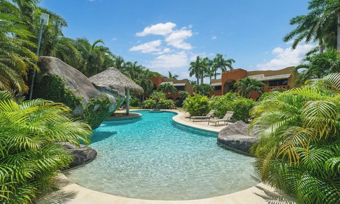 Junquillal Copropriété | 2BR Condo steps from the beach!