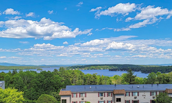 Weirs Beach Copropriété | 2BR Condo: Laconia Life at Weirs Beach Plenty of Winter Activities