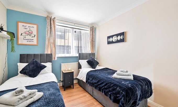 Forest Gate Appartement | 2BR Contractor Stay | WiFi, Parking | 25% Monthly