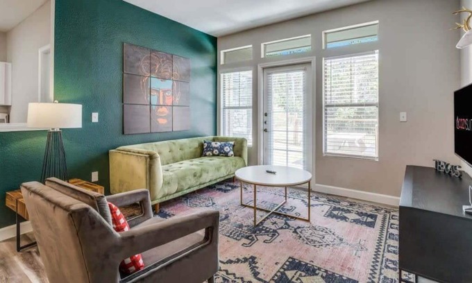 McNeil Appartement | 2BR CozySuites w/ Soaring Mountain Views! #15104