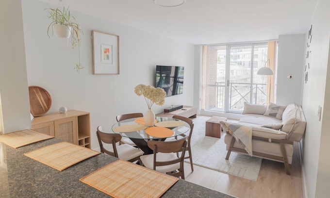 Financial District Copropriété | Luxury Suite in Downtown Toronto