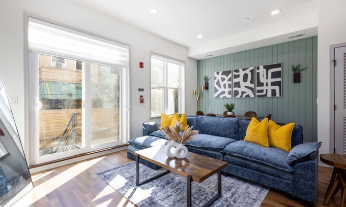 North Philadelphia West Appartement | 2BR | Fairmount Park | 10 mins to DT | Sleeps 10!