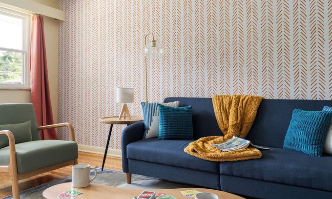 Sharon Heights Maison | The Sunnyside Modern Classic: Quiet, CLEAN and Comfortable+Dogs OK+Easy Parking