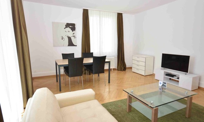 District 2 Appartement | 2BR flat near lake and central - Stardust 22
