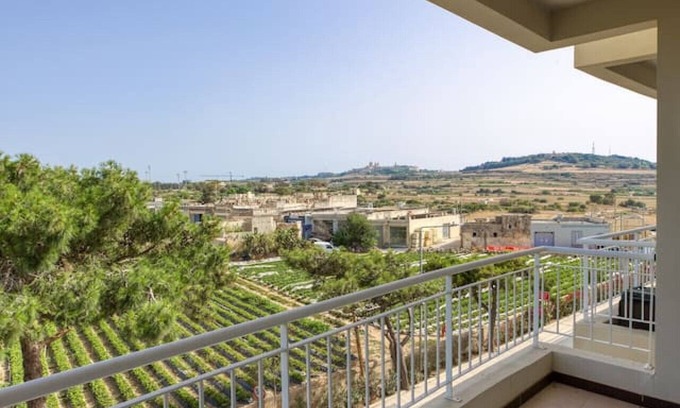 Mosta Appartement | 2BR Home in Mosta with Terrace & Vineyards View!