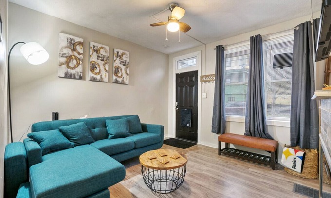 Pittsburgh Maison | 2BR in Garfield- Near Hospitals, UPitt & Good Eats