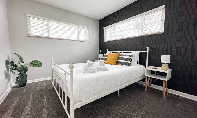 Maumee Maison | 2BR in Uptown Maumee walk to Metropark