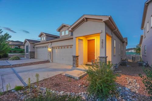 Rockrimmon Maison | 2BR Mtn Views USAF Academy Newly Build Central AC