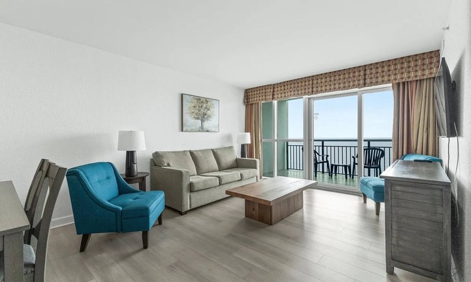 Downtown Myrtle Beach Copropriété | 2BR Oceanfront, 16th Floor, Bay View Resort, Pools, Downtown Myrtle Beach