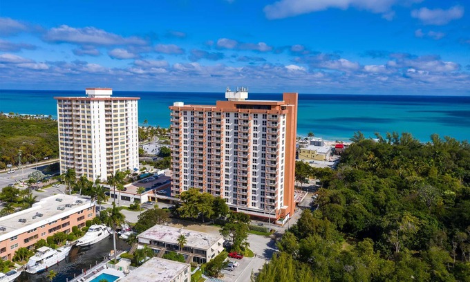 Birch Park Finger Streets Copropriété | 2BR Oceanfront Condo! Central Fort Lauderdale Beach. Sleeps 8.