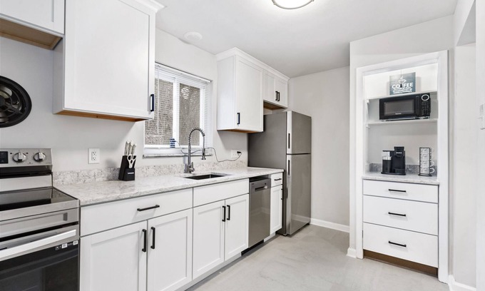 Ross Township Maison | 2BR, Ranch Home, near Ross Park Mall, Downtown, North Shore, and Strip District!