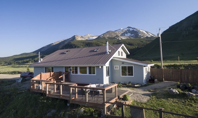 Crested Butte Maison | The Overlook - Une vue imprenable de l'intérieur et de l'extérieur et accepte les animaux domestiques!