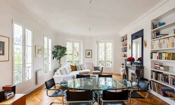 Quartier de la Porte-Saint-Denis Appartement | 2BR spacious and bright luxurious flat with AC