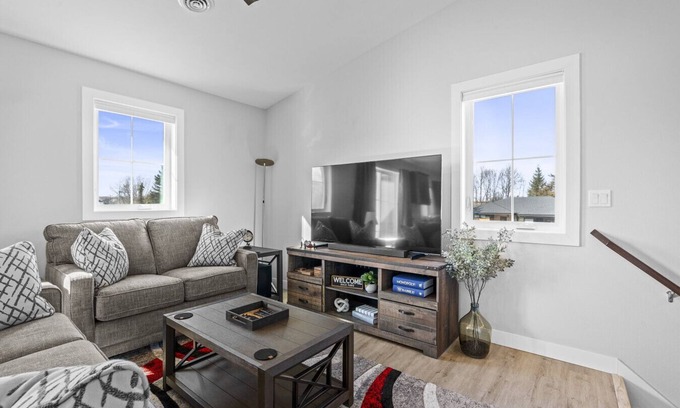 Plymouth Maison | 2-br with View of Road America!